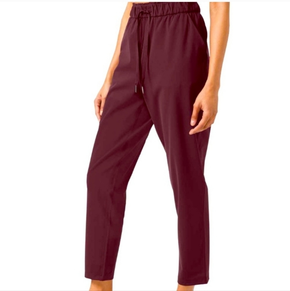 || LULULEMON || Keep Moving Pant, ⅞ Length, High Rise Plum Sz 2
